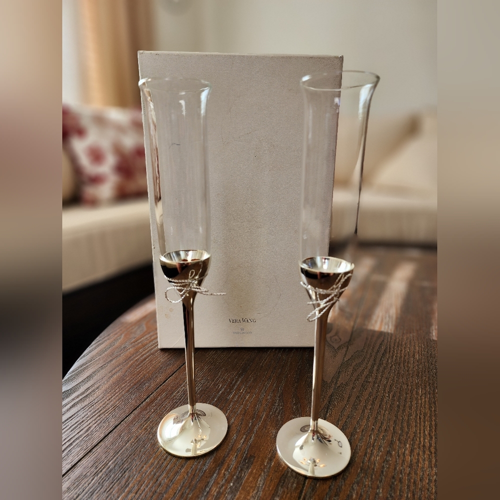 Vera Wang Wedgewood Love Knots Crystal Champagne Toasting Flutes Boxed set
